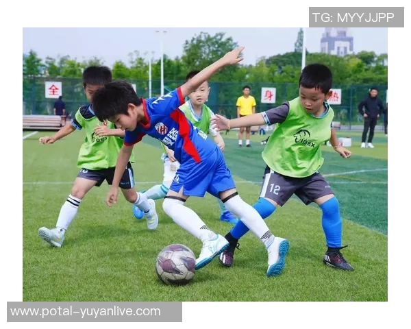 大运会女足巅峰对决中国队迎战巴西队激情四溢展现青春风采